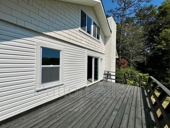 Building Photo - 15 Woodbine Rd