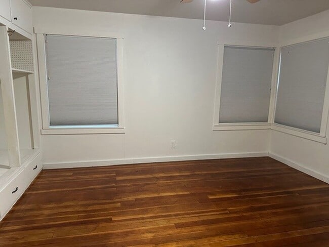 Building Photo - Recently renovated 4 bed, 2 bath home in Grants Pass!