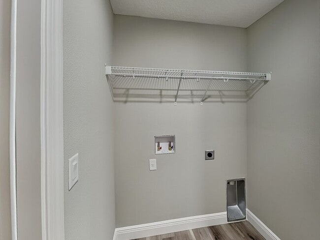 Building Photo - 238 W Ruska Pl