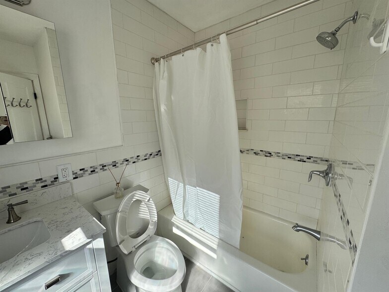 Building Photo - 24 Beacon Pl