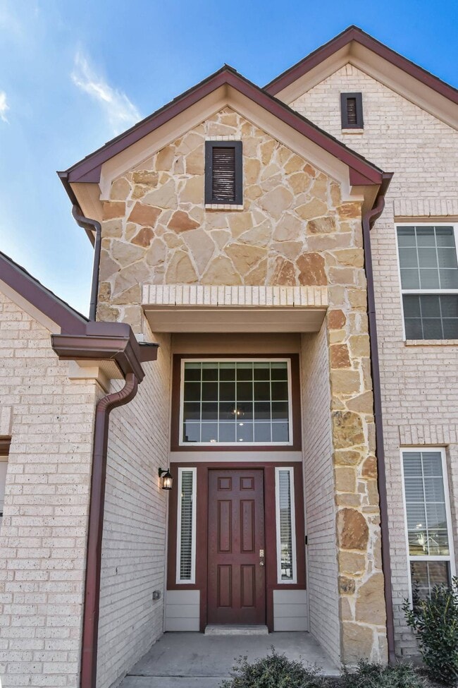 Building Photo - 6306 Golden Gate Dr