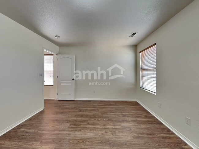 Building Photo - 771 W 300 S