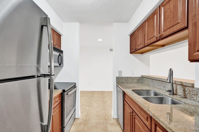 Building Photo - 949 Riverside Dr