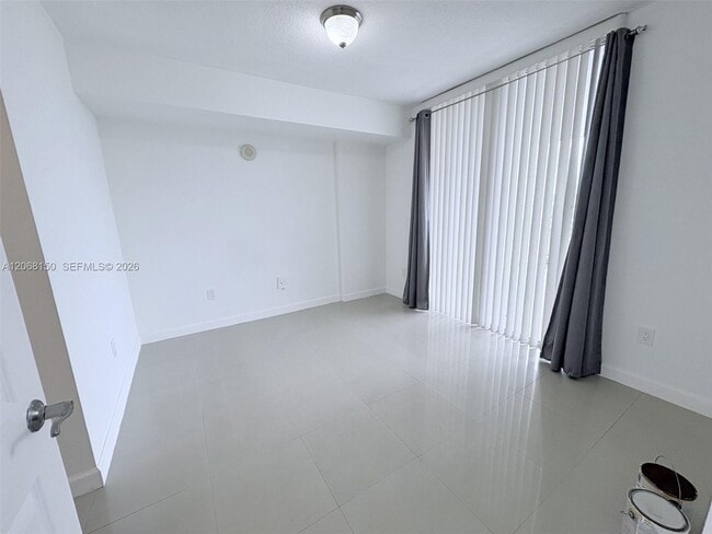 Building Photo - 2600 SW 27th Ave
