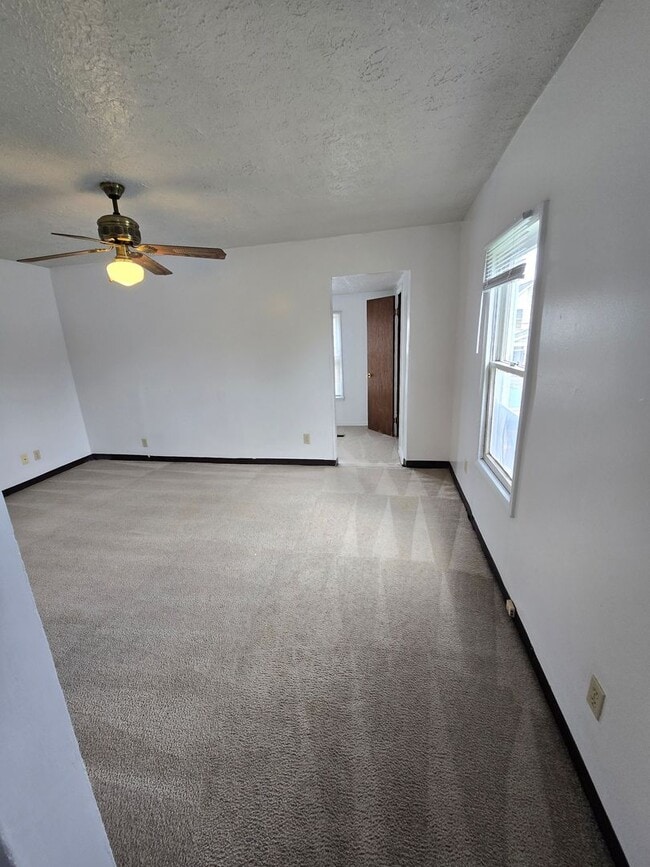 Building Photo - 406 1/2 S Hague Ave-