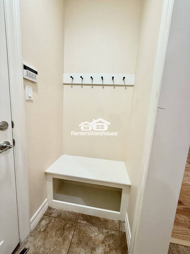 Building Photo - Beautiful 4 Bedroom Home just South of TCU!!!