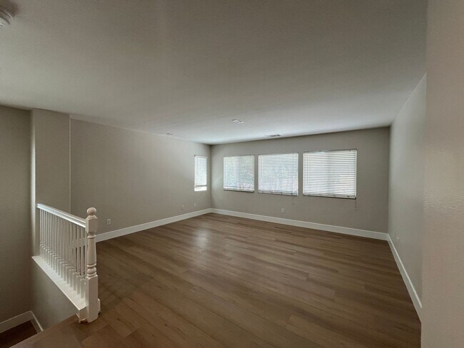 Building Photo - Spacious 5 Bedroom/3 Bath Home in Eastvale.