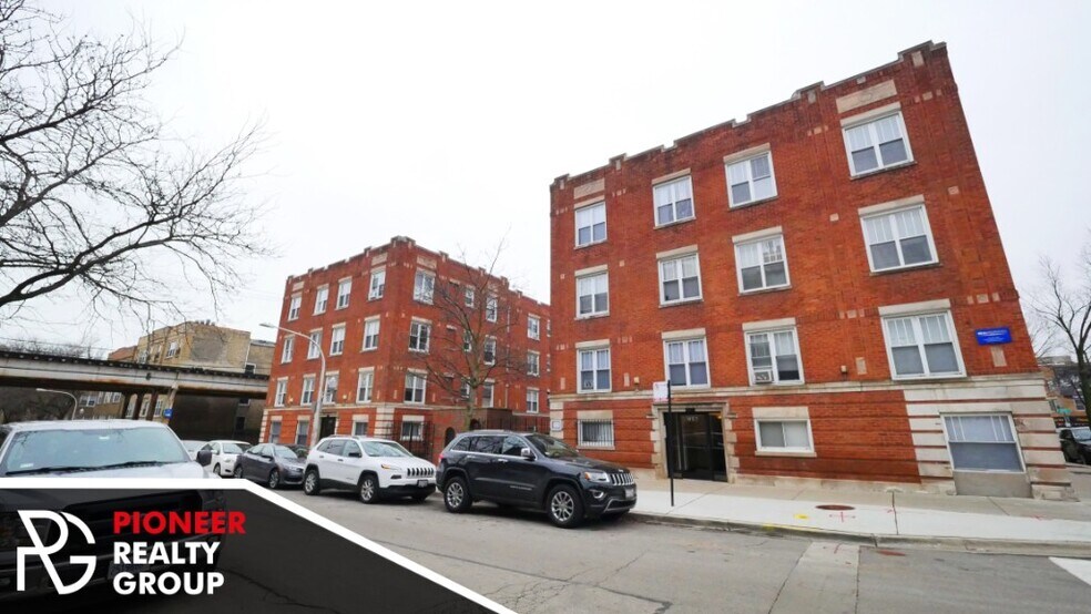 Building Photo - 953 W Cornelia Ave