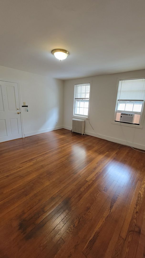 Building Photo - Affordable 1 Bedroom in Downtown Frederick
