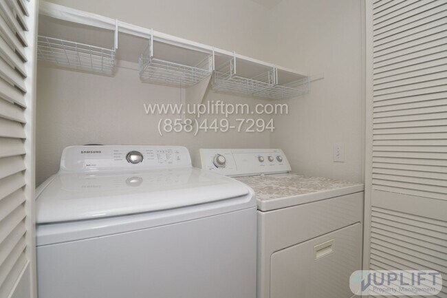 Building Photo - 3 Bed, 2 Bath Condo Near the Beach