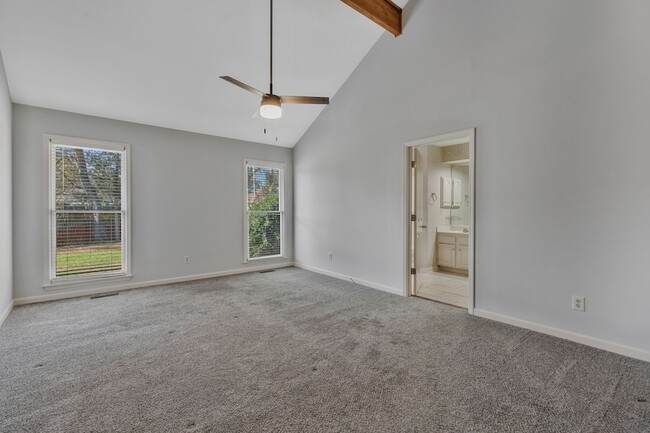 Building Photo - 755 Regal Dr