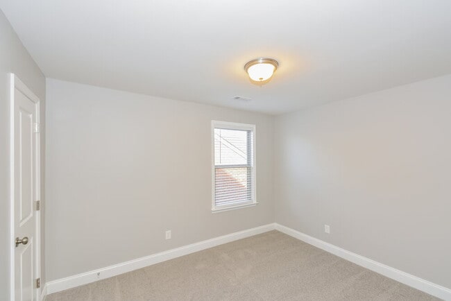 Building Photo - 2004 Oliver Dr