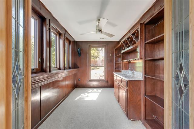 Building Photo - 3733 Oakwood Dr