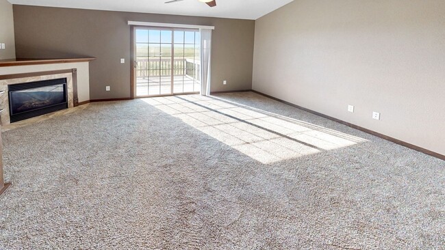 Building Photo - 3 BD, 2 BA TOWNHOME, ATTACHED GARAGE, FIRE...