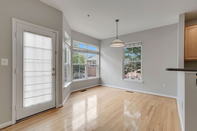 Building Photo - Spacious 4-Level Townhome with Loft in Cam...