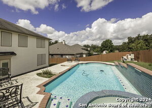 Building Photo - 915 Classen Pass