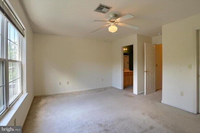Building Photo - 136 Cardinal Ln