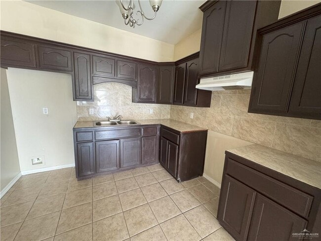 Building Photo - 31 N Linares St