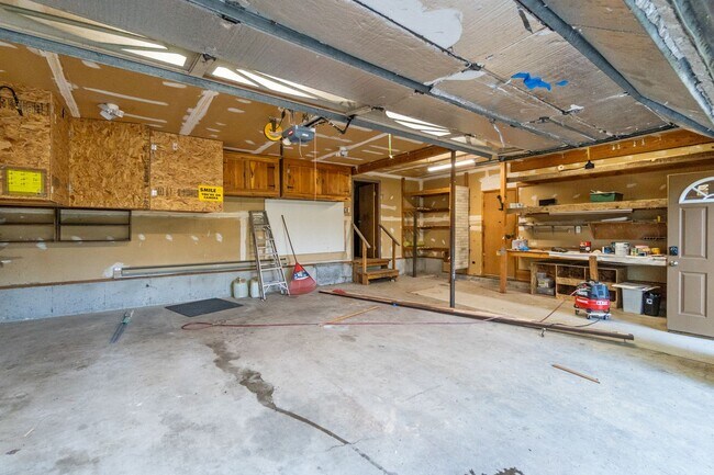 Building Photo - Single Family Home in Mead School District!