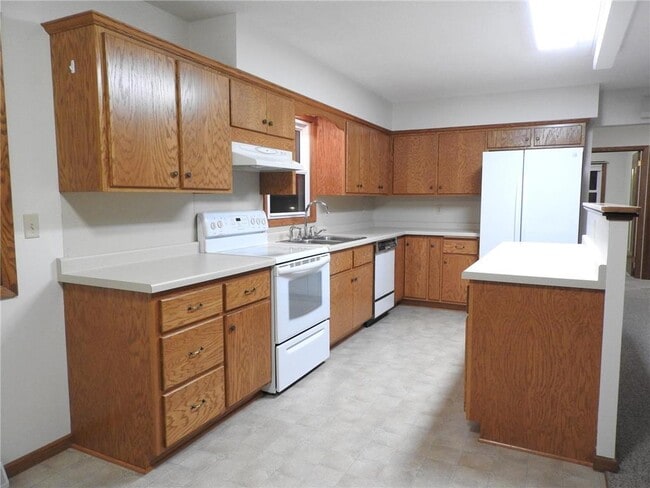 Building Photo - 724 6th St N