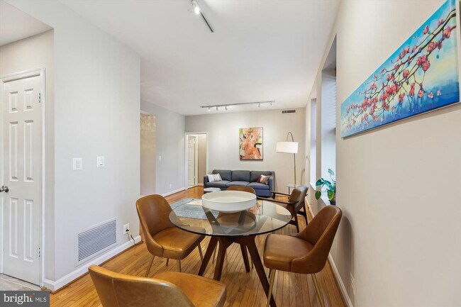 Building Photo - 1830 17th St NW