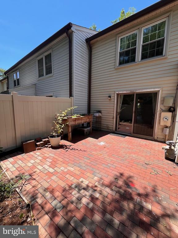 Building Photo - 5633 Independence Cir