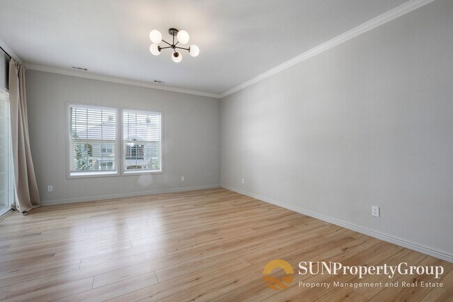 Building Photo - Luxury Condo In Desirable Salt Lake Community
