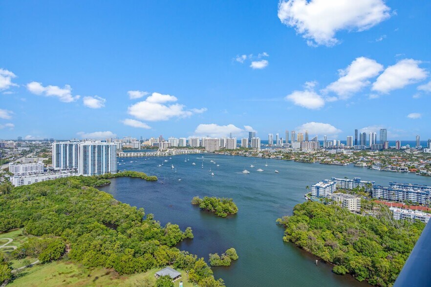 Building Photo - 16385 Biscayne Blvd