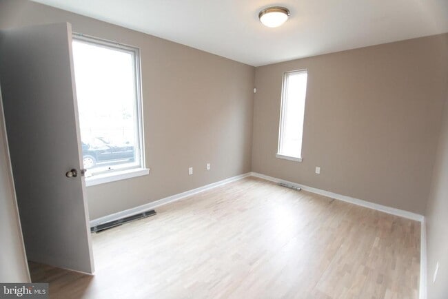 Building Photo - 1856 Willington St