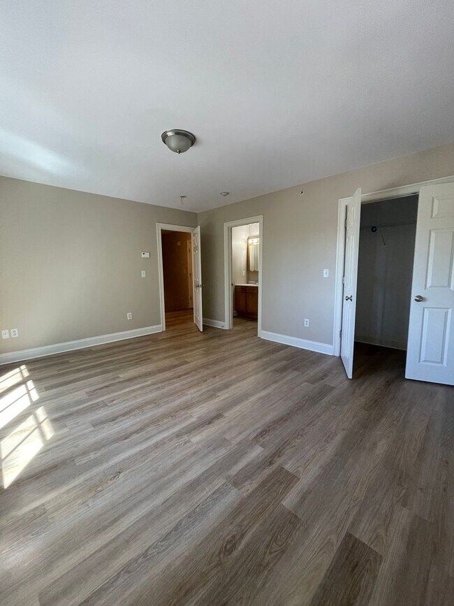 Building Photo - 12 Dame St