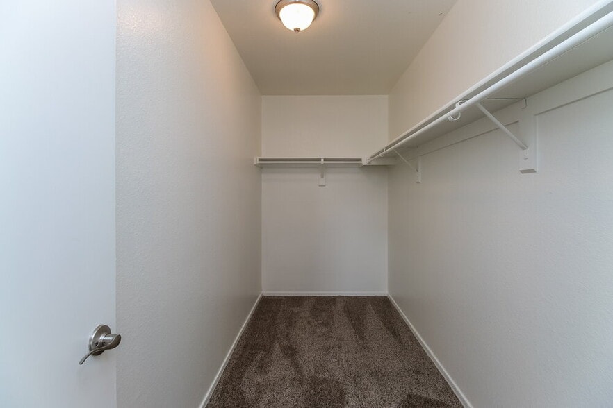 Building Photo - 2299 E Peach Tree Dr