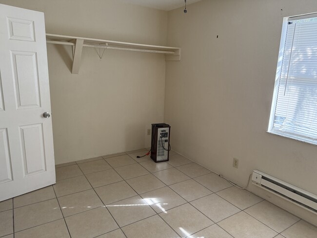 Building Photo - Queen Street Apartments