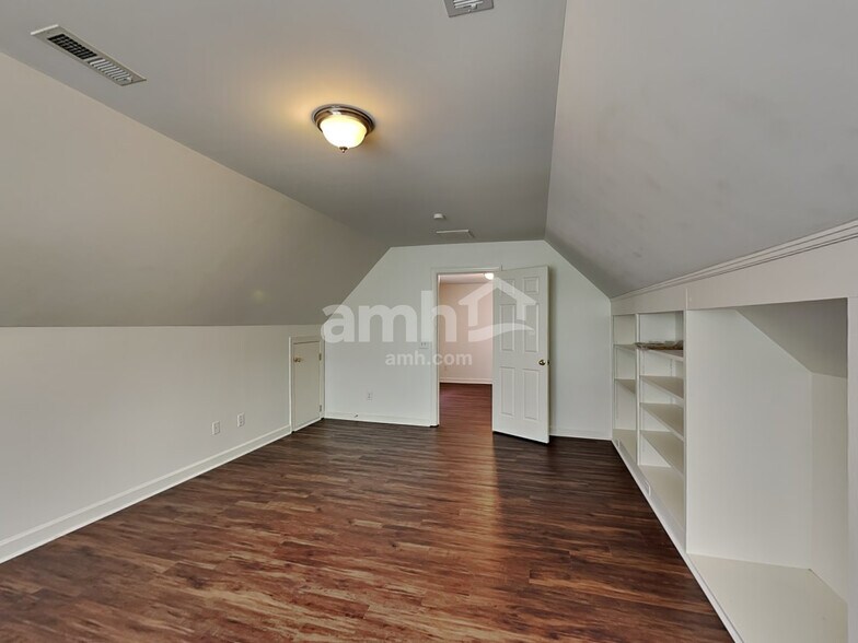 Building Photo - 6111 Creft Cir