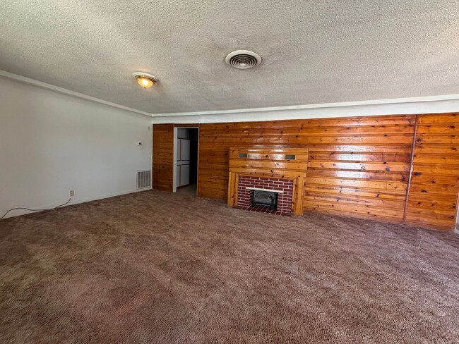 Building Photo - 301 E Wildy St
