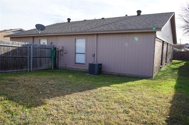 Building Photo - 10266 Maverick Dr