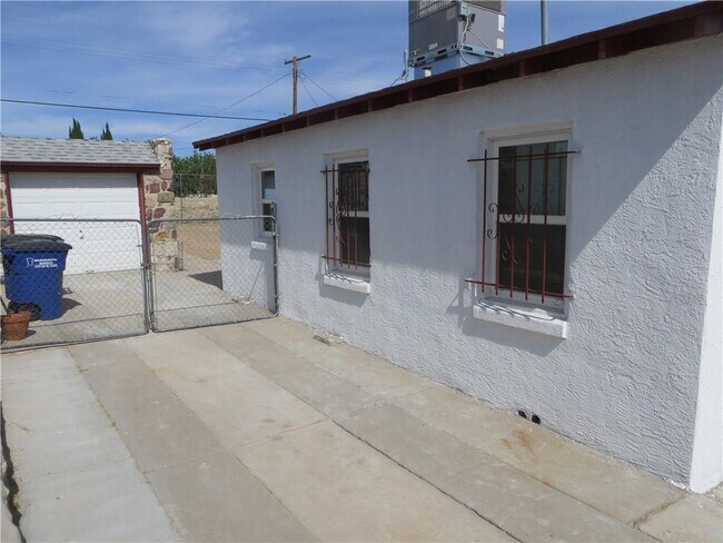 Building Photo - 3325 Monroe Ave