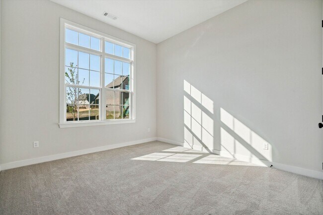 Building Photo - 512 Mount Ivy Dr