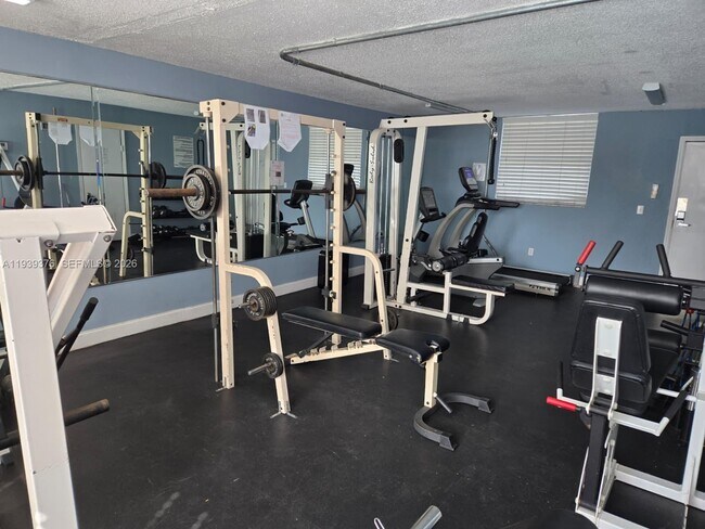 Building Photo - 1801 S Treasure Dr