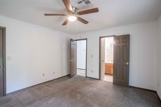 Building Photo - 2 Bed | 1 Bath | Tulsa