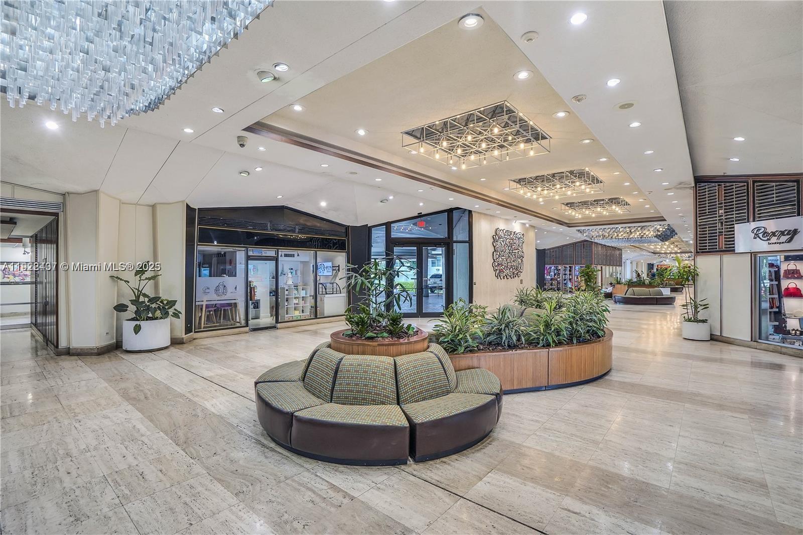 Building Photo - 999 Brickell Bay Dr