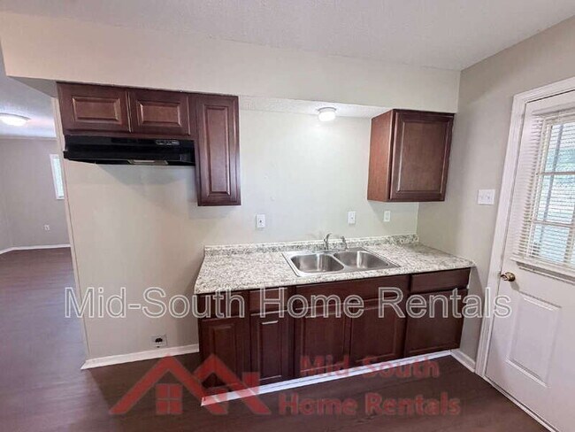 Building Photo - 729 Blackstone Ln