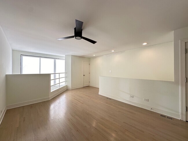 Building Photo - 949 W Grace St