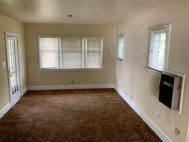 Building Photo - 3 Bedroom in Whiteaker Neighborhood