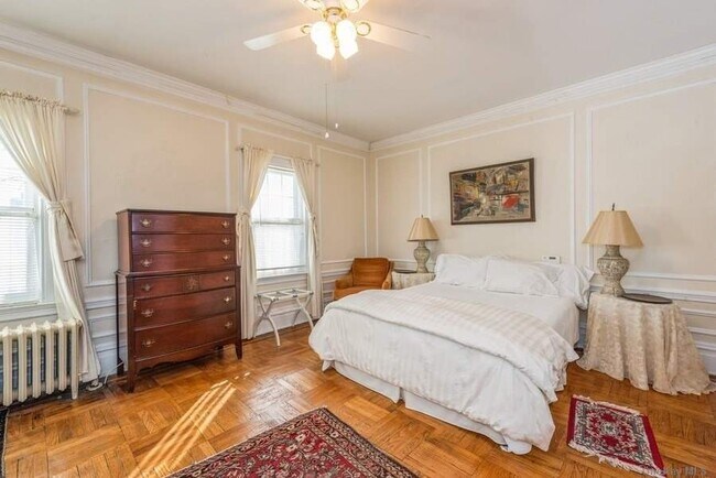 Building Photo - 161 W Beech St