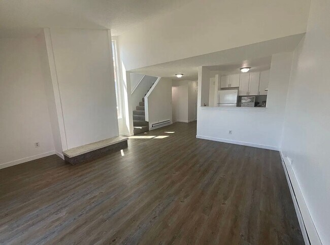 Building Photo - 2161 Eastview Pl