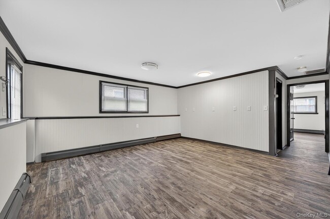 Building Photo - 9 Bay Beach Ave