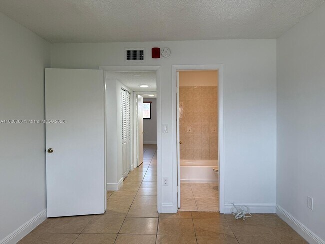 Building Photo - 1121 SW 105th Ave