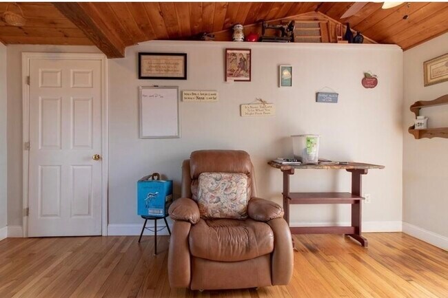 Breezeway - 49 Lambert Ave