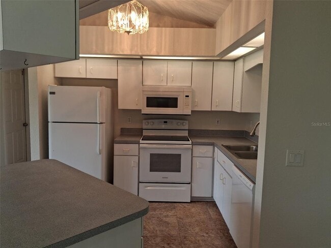 Building Photo - 2420 Dumont Ln