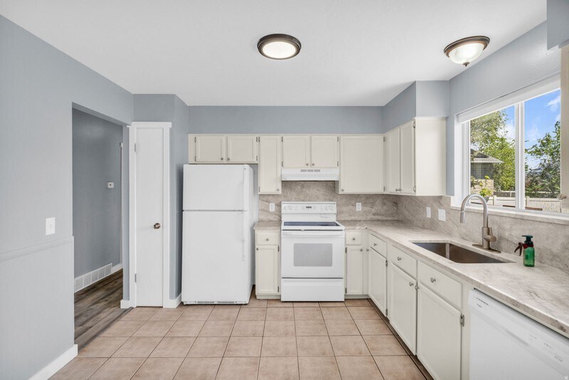 Building Photo - 12669 S 2525 W